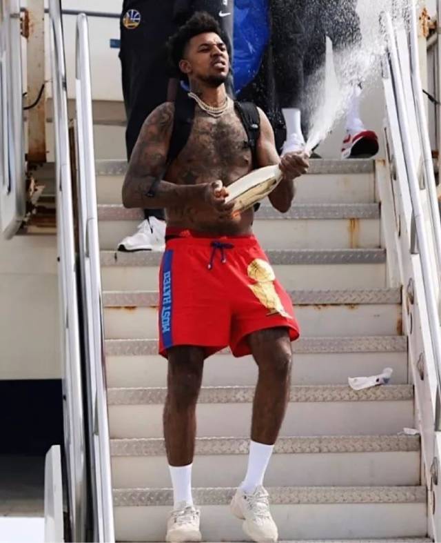 来自转会市场的报道：众所周知，皇家马德里的门将卢...（据转会市场消息：皇马门将卢…的情况早已人尽皆知）