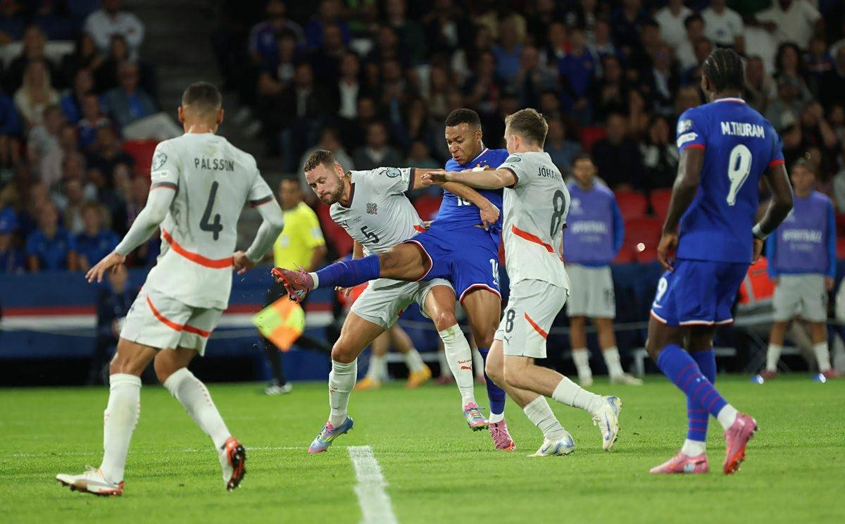 欧冠前瞻：勒沃库森盼延续欧战连胜势头，纽卡不会大幅轮换（欧冠前瞻：勒沃库森寻求延续欧战连胜，纽卡预计维持主力阵容）