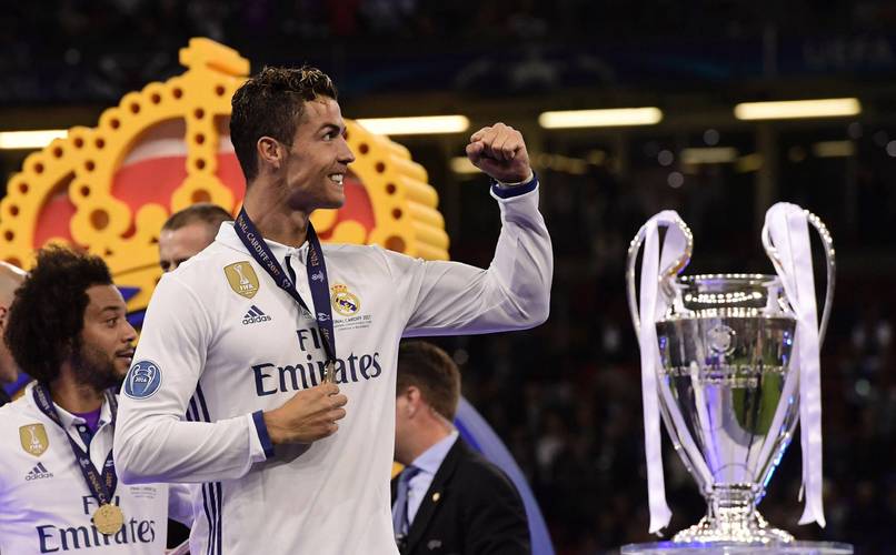 德媒：磁卡需大幅降薪才可能续约，队里已有他的接班人比朔夫（德媒：磁卡若想续约需大幅降薪，队内已将比朔夫视作接班人）