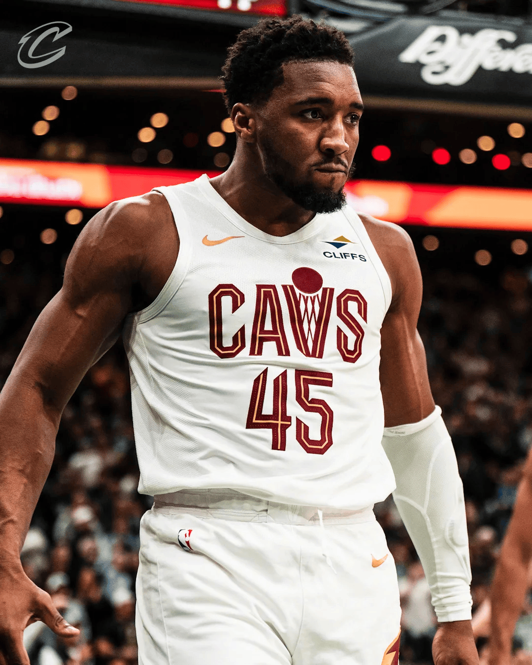 TA：巴萨伤病激增&体能改革失效，引发更衣室不满与矛盾升级（TA：巴萨遭伤病潮夹击，体能改革未见成效，更衣室不满升级）