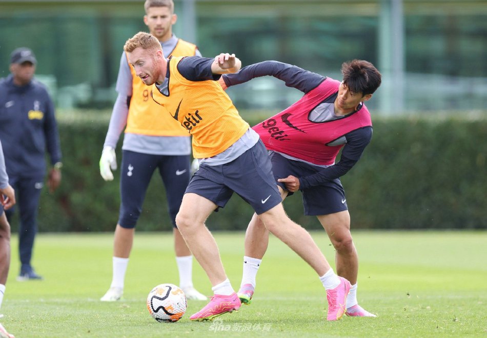 萨拉赫对于加盟皇马，巴萨和拜仁持开放态度（萨拉赫愿考虑转投皇马、巴萨与拜仁）