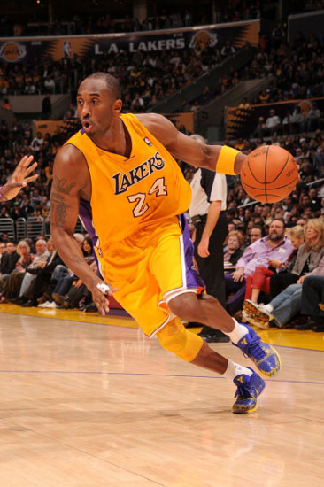 热议海港输球：古斯塔沃停赛影响大；亚冠已是舆论负担（海港失利引发热议：古斯塔沃停赛影响显著，亚冠成舆论包袱）