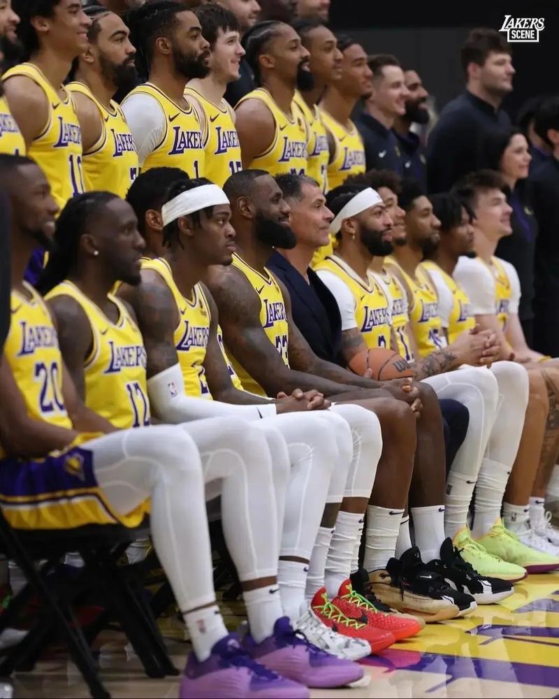 跟队：邓弗里斯脚踝疼痛未消除，可能告别2025年剩余比赛（队记：邓弗里斯脚踝伤势未愈，或缺席2025年余下赛程）