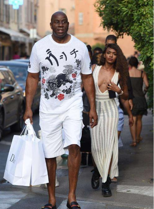 记者：职业联赛颁奖礼时隔6年恢复，拟于12月12日在上海举行（记者：职业联赛颁奖典礼暌违六年将回归，计划12月12日于上海举办）